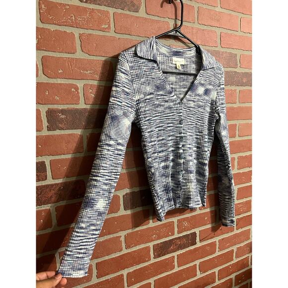 Questions? | Long Sleeve V-Neck Collared Ribbed Top - Picture 2 of 6